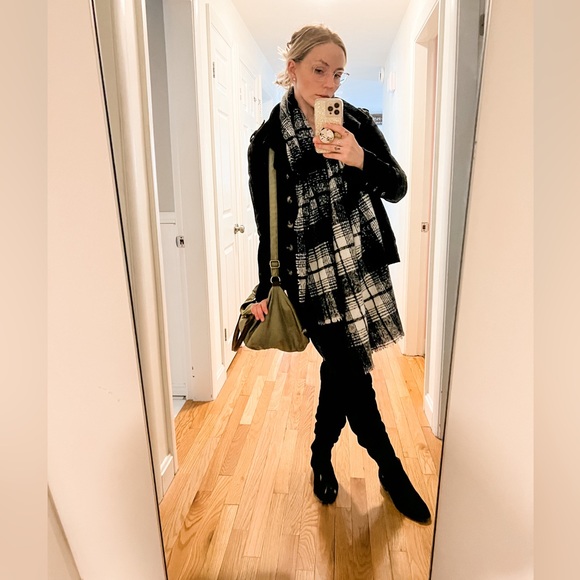 Welcome to my closet! - Picture 9 of 11